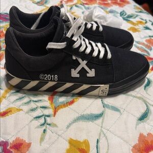 Off -white canvas